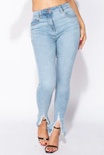Load image into Gallery viewer, Distressed Skinny Jeans
